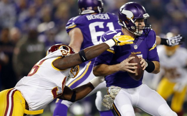 Christian Ponder dislocates shoulder in Vikings win over Redskins 