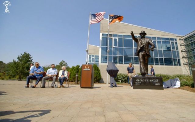 Bears unveil statue of George Halas