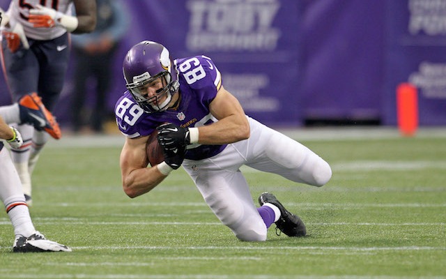 Former Vikings tight end John Carlson is headed for a slightly warmer climate. (USATSI)