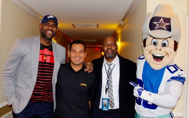 LOOK: Cowboys mascot surprised LeBron James in his hotel room 