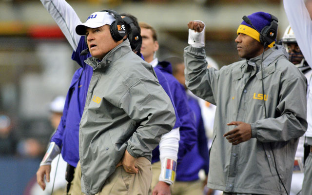 Les Miles could soon be out at LSU. (USATSI)
