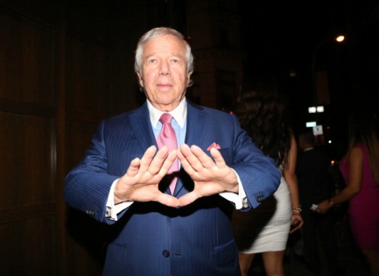 PHOTO: Robert Kraft, Jay-Z just hanging out together 