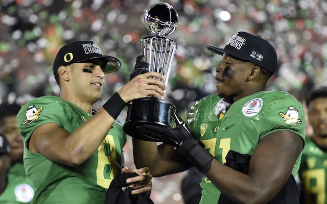 Look Oregon Players Celebrate Rose Bowl Win With Fsu War