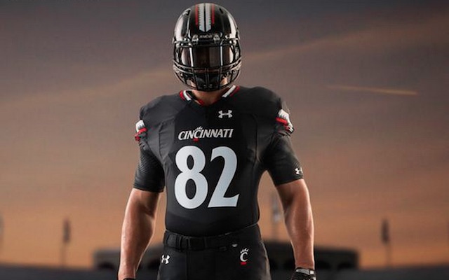 LOOK: Cincinnati Bearcats unveil new black uniforms 