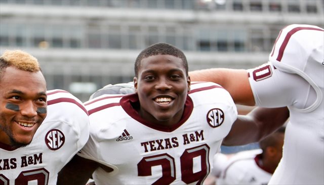 Texas A&M announces suspensions for DBs Everett, Raven 