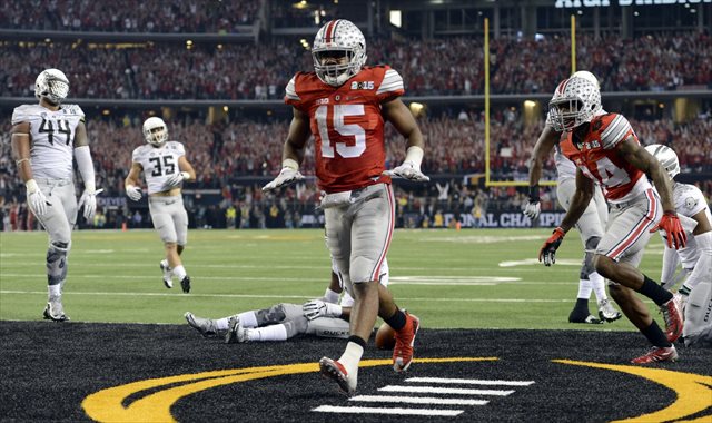 Ezekiel Elliott leaps into Ohio State record book