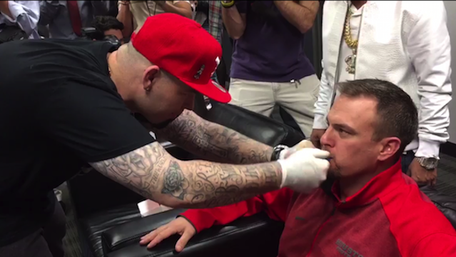LOOK: Houston coach Tom Herman gets fit for a grill by Paul Wall ...
