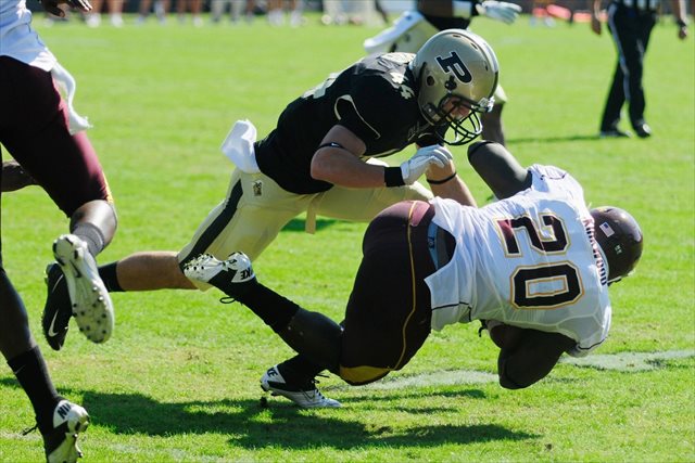 Landon Feichter will play Saturday with two broken hands, Darell Hazell said. (USATSI)