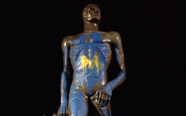 Look Michigan State S Spartan Statue Vandalized Cbssports Com