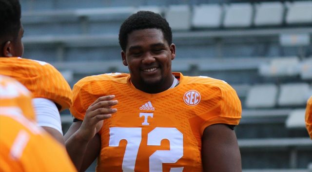 Former Tennessee DL Michael Sawyers now charged with XBox theft ...