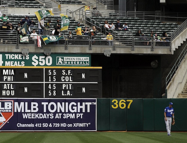 Royals RF Jeff Francoeur makes friends in Oakland 