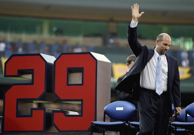 Braves honor RHP John Smoltz, retire No. 29