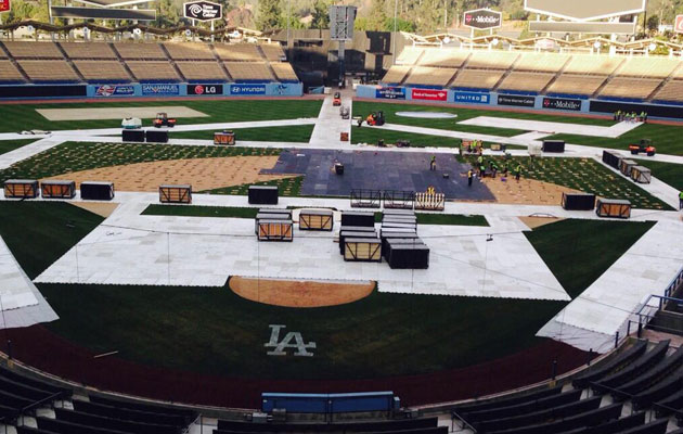 The scene is setting at Dodger Stadium. (@Dodgers)