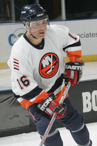 lafontaine pat islanders removed history but team isles charity wears gear 2005 getty game