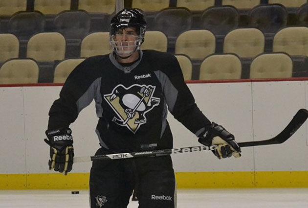 Sidney Crosby, back from broken jaw, practices with Penguins 