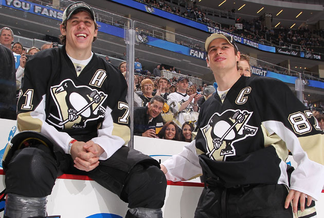 NHL great Mario Lemieux talks to Evgeni Malkin of the Pittsburgh