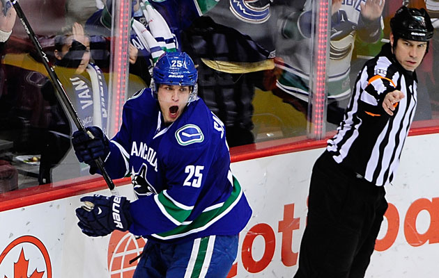 Mike Santorelli has been a great find for Vancouver. (USATSI)