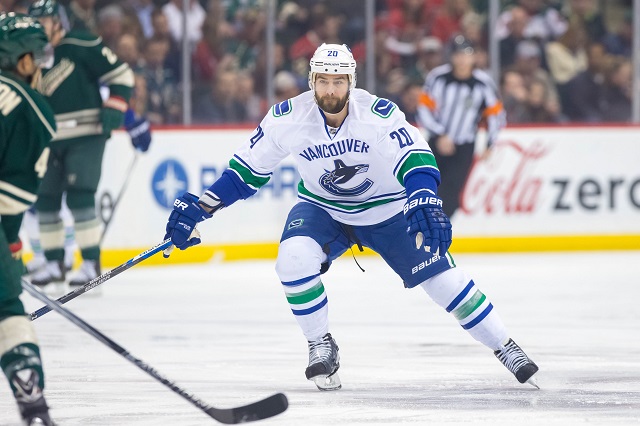 The Canucks apparently really, really want to trade Chris Higgins. (USATSI)