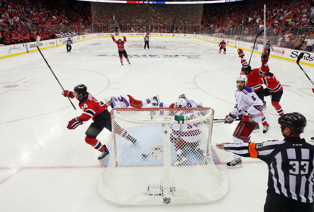 Rangers Can't Climb Out of Early Hole vs. Devils - The New York Times