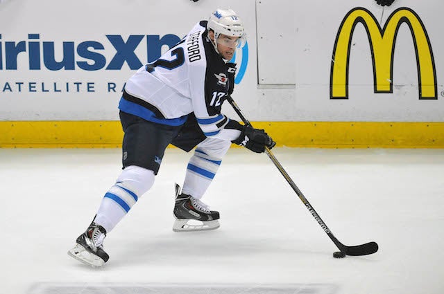 Drew Stafford has re-signed with the Winnipeg Jets. (USATSI)
