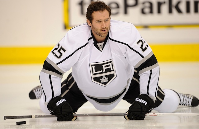 Dustin Penner has signed a one-year contract with the Anaheim Ducks. (USATSI)