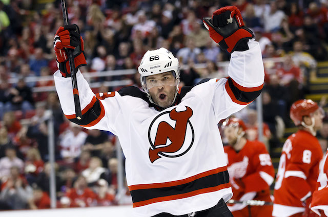 Jaromir Jagr re-signs with New Jersey Devils