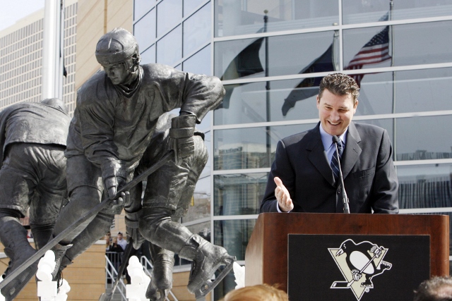 Mario Lemieux and his Penguins co-owner reportedly are seeking $750 million to sell the team. (USATSI)