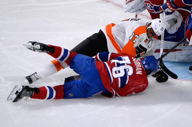 Wayne Simmonds shows off Philadelphia Flyers' Stadium Series