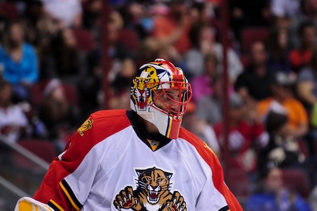 Would Roberto Luongo still be with the Vancouver Canucks if he started the Heritage Classic? (USATSI)