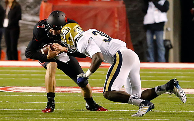 Football helmets don't provide much protection from concussions, study  suggests - CBS News