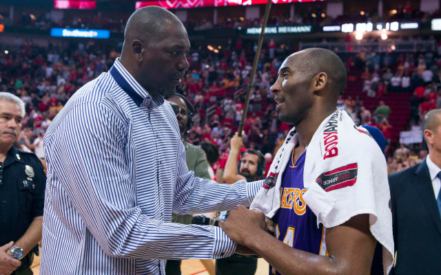 Kobe Bryant thanks Hakeem Olajuwon after final game in Houston ...