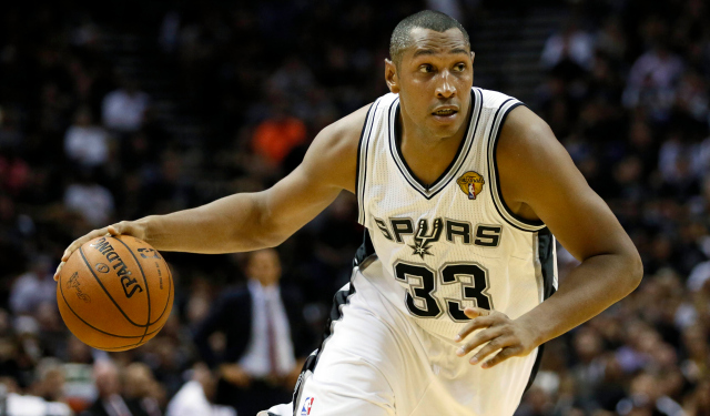 Boris Diaw signs three-year deal with Spurs