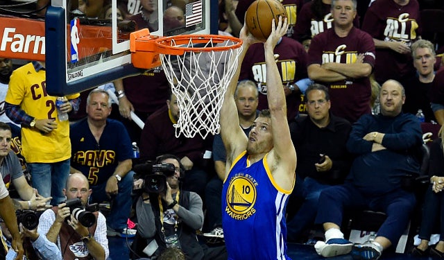 David Lee puts it back.  (USATSI)