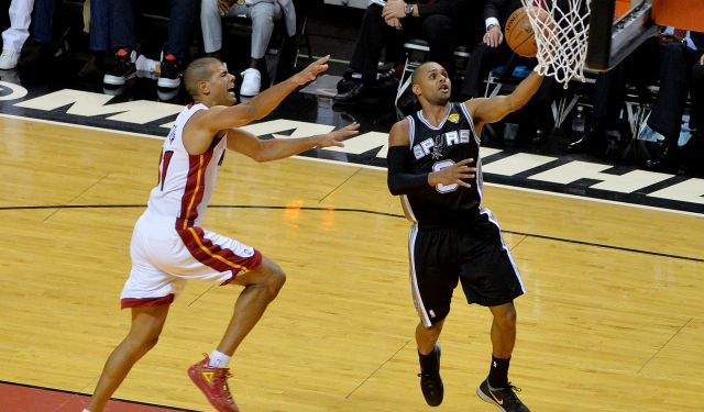 Shane Battier can't quite catch up to Patty Mills.