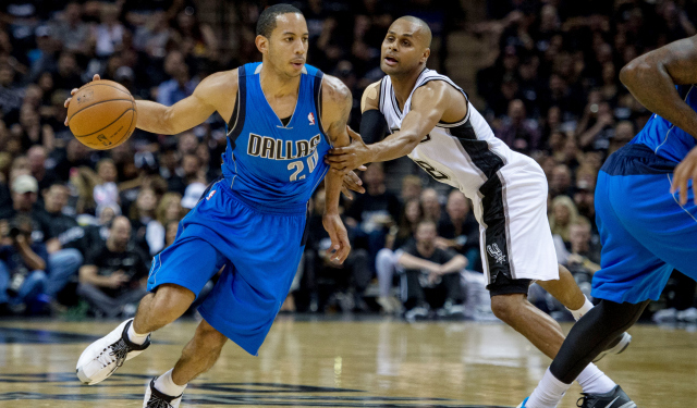 Devin Harris reportedly will stay in Dallas.