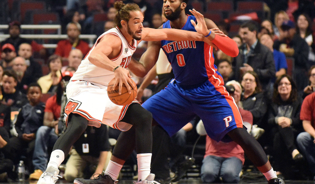 Joakim Noah challenges Andre Drummond in the preseason.  (USATSI)