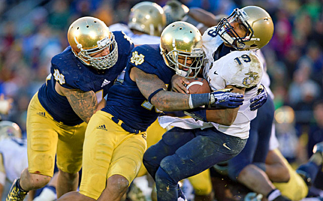 Navy quarterback Keenan Reynolds (right) and the Midshipmen give Notre Dame all it can handle on Saturday. (USATSI)