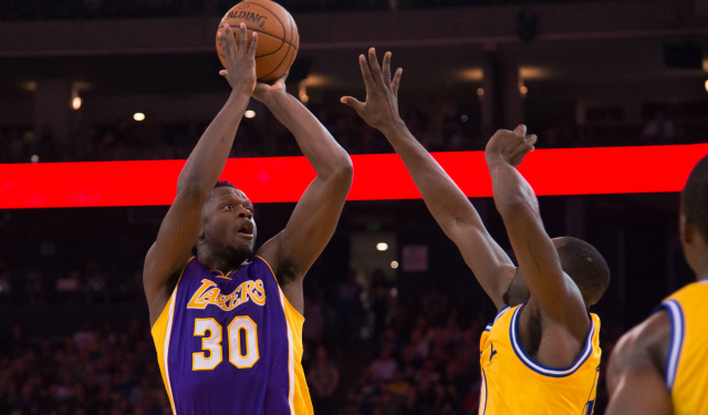 Julius Randle's form could be better.  (USATSI)