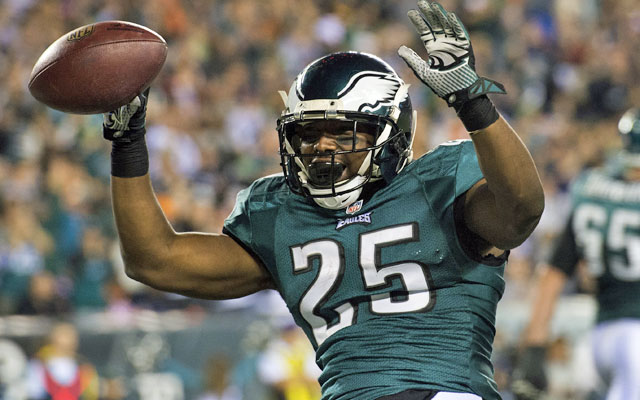 If the Eagles stick with LeSean McCoy and the run, they should beat Dallas.  (USATSI)