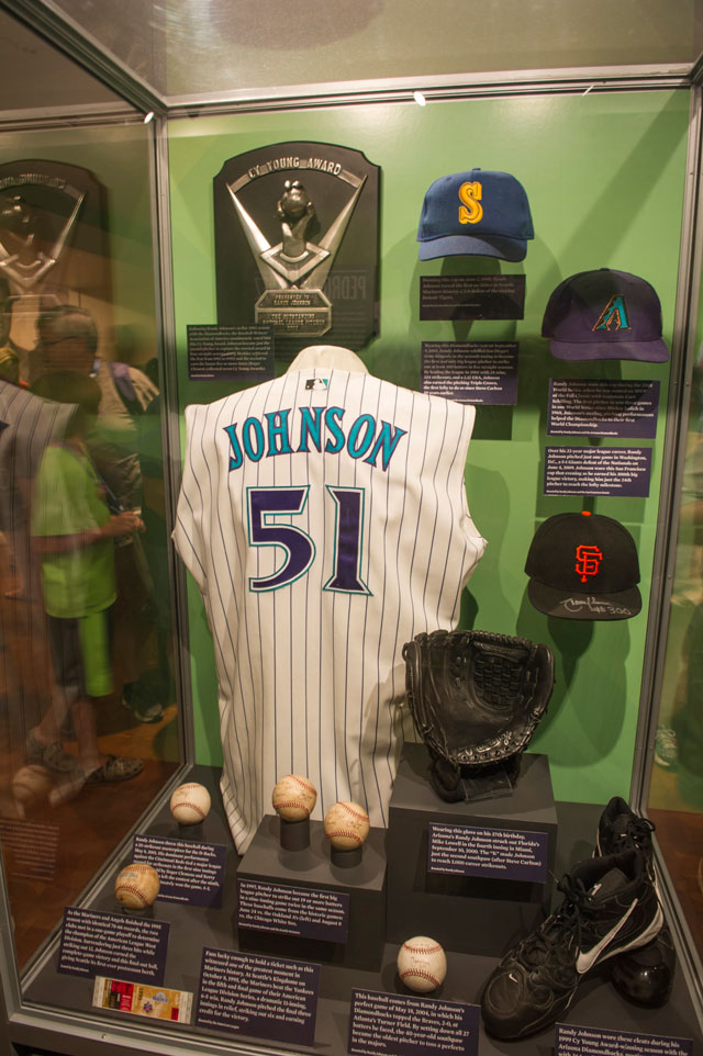 Former Mariners' Randy Johnson takes in BB Hall of Fame