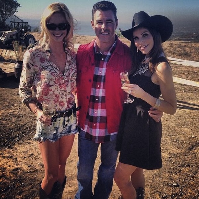 PHOTO: Jim Edmonds seems to be enjoying retirement 