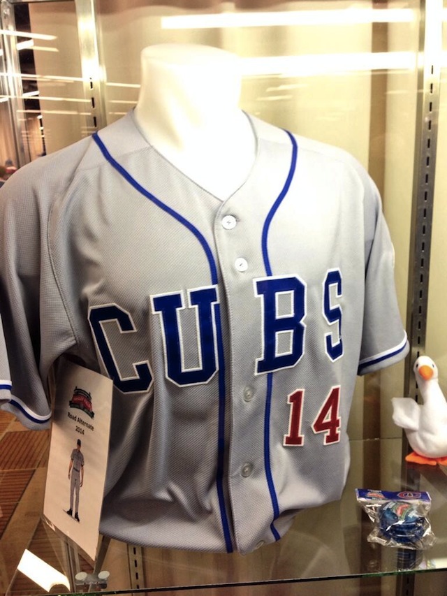 PHOTO: Cubs' new alternate road jersey? 
