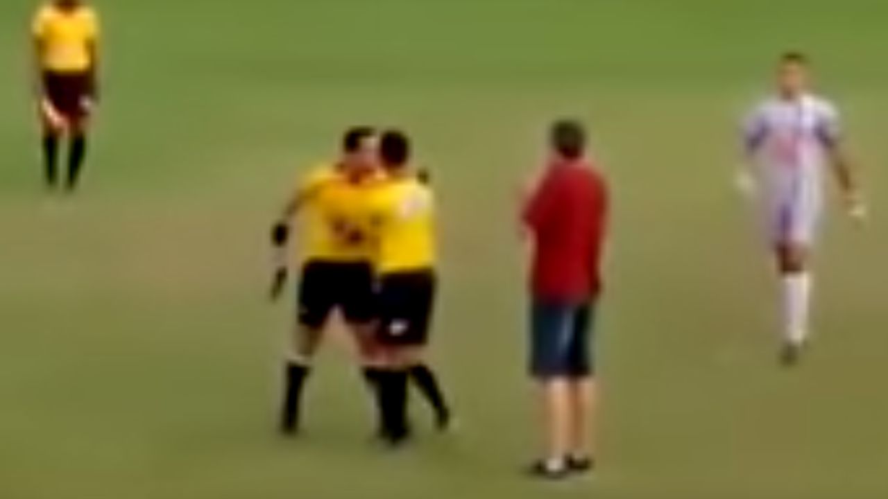 Watch Brazilian Soccer Ref Pulls Out Gun During Match