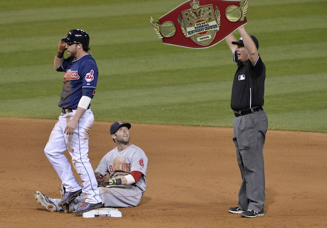 Umpire Greg Gibson prepares to present the Eye On Baseball Heavyweight Championship to the Indians. (USATSI)