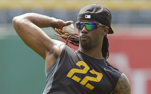 McCutchen dealing with left knee soreness