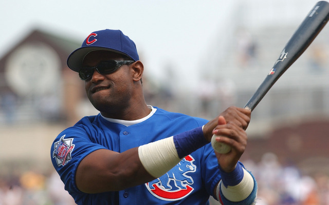  MLB/ALLSTAR00 - Sam-fest: Cubs' Sosa slams Junior in HR