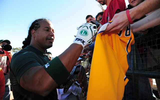 Manny Ramirez signs minor league contract with Rangers