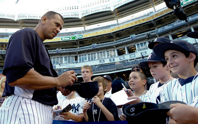 Alex Rodriguez misses game, to get MRI on quadricep