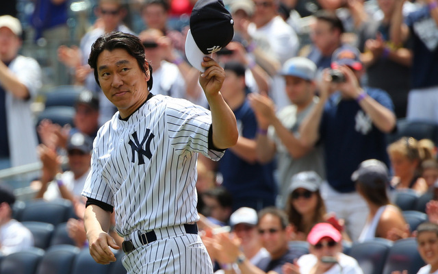 NY Yankees World Series Champs - Hideki Matsui With MVP Trophy