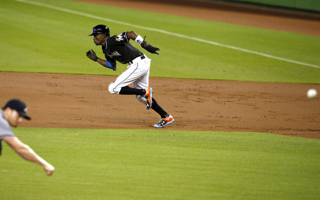 Dee Gordon signs $50 million, 5-year deal with Miami Marlins